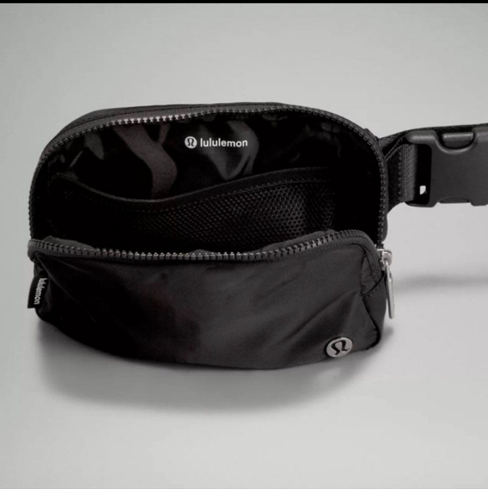NWT LULULEMON BAG 1L - Picture 5 of 7